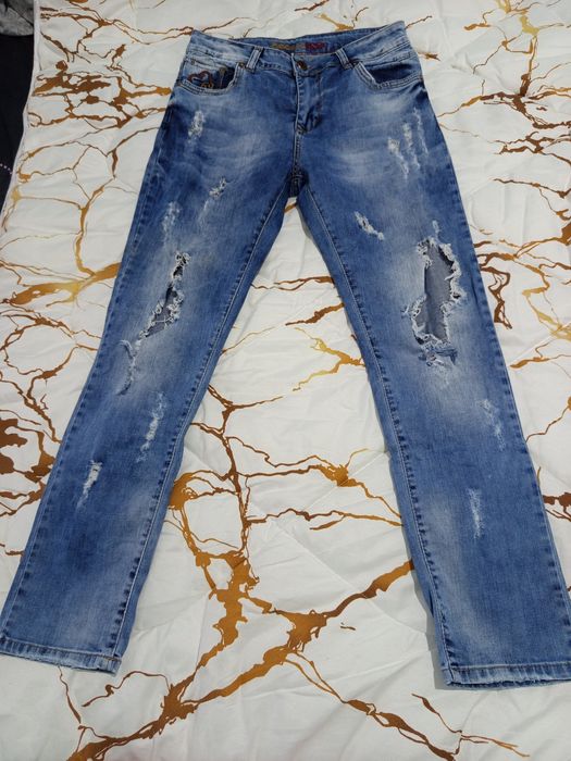Джинсы женские рванки, очень модные,