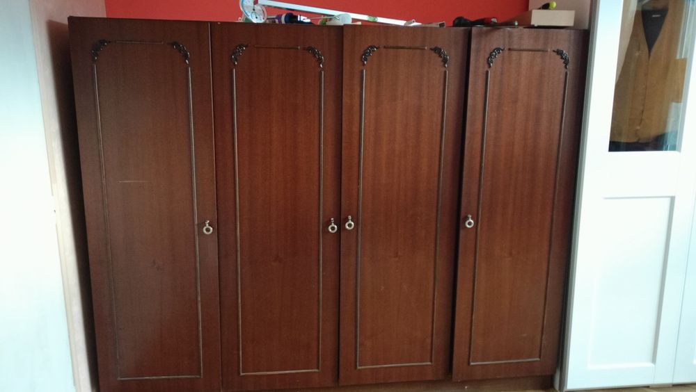 Гардероб четирикрилен с надстройка