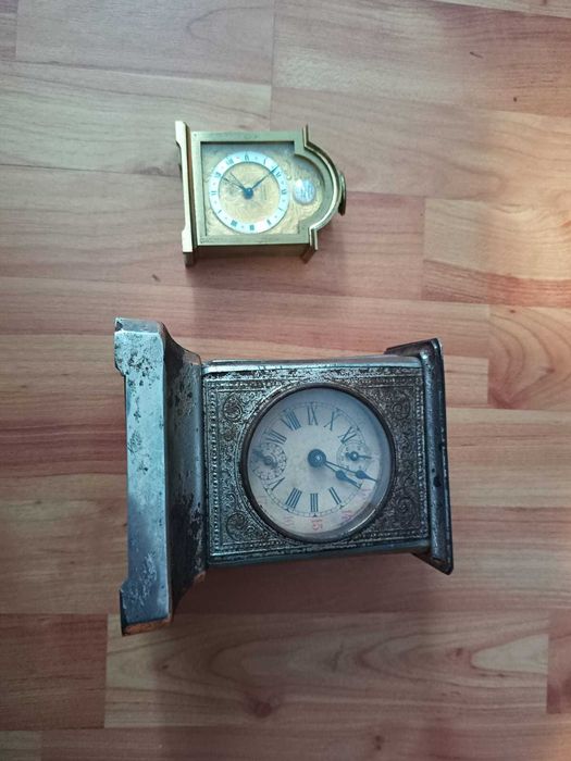 Vand ceasuri mecanice 1000 lei amandoua