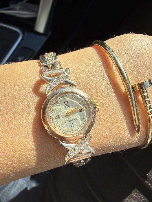 Золотые женские часы