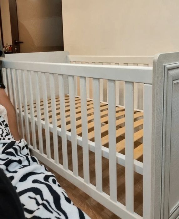 Patut bebe Mobexpert + saltea premium - stare impecabila