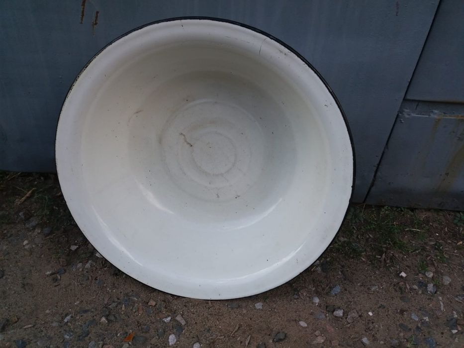 Продам эмалированный тазик