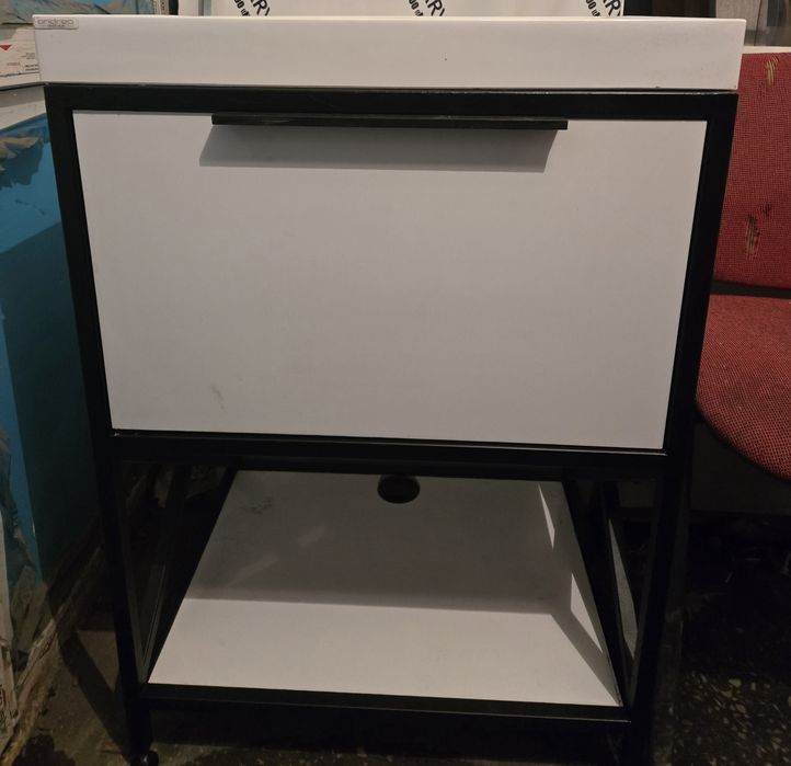 Продам тумбу  с  раквиной с зерколой