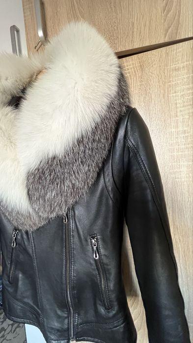 Яке естествена кожа с много богата яка с естествен косъм