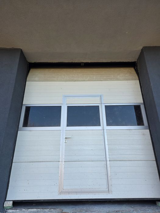 Секциони врати 2 броя