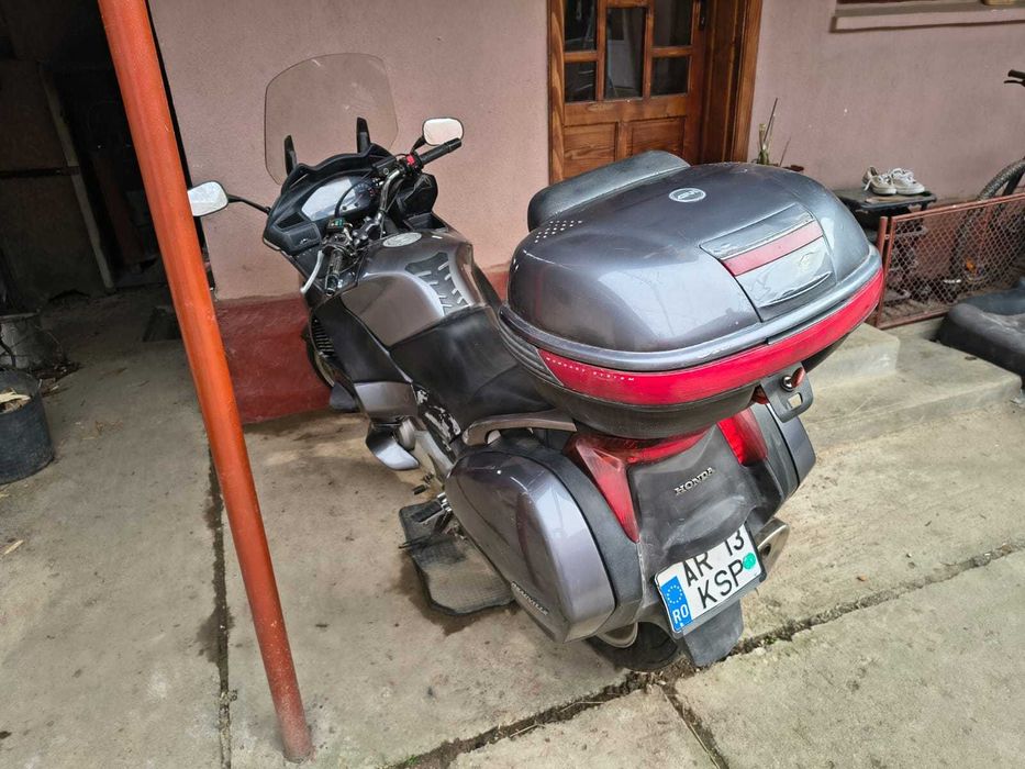 Vând motocicletă Honda Deauville  NT700V-Touring - 48.000 km - Cardan