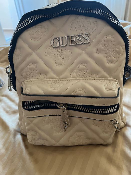 Дамски раноци на guess и Fila