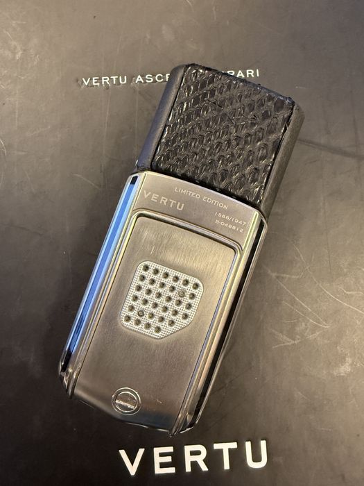 Vertu Ascent Ferrari - editie limitata