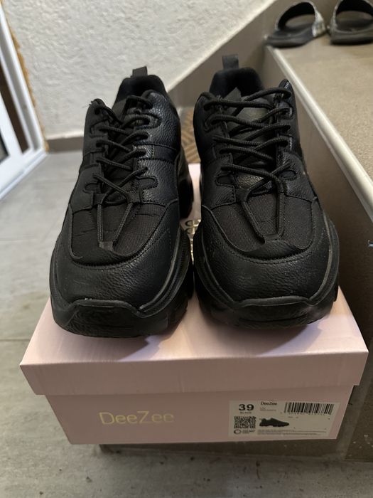 Дамски черни маратонки DeeZee - 39 номер