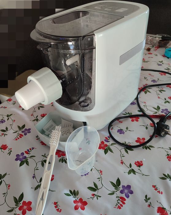 Подарок машинку для лапшы