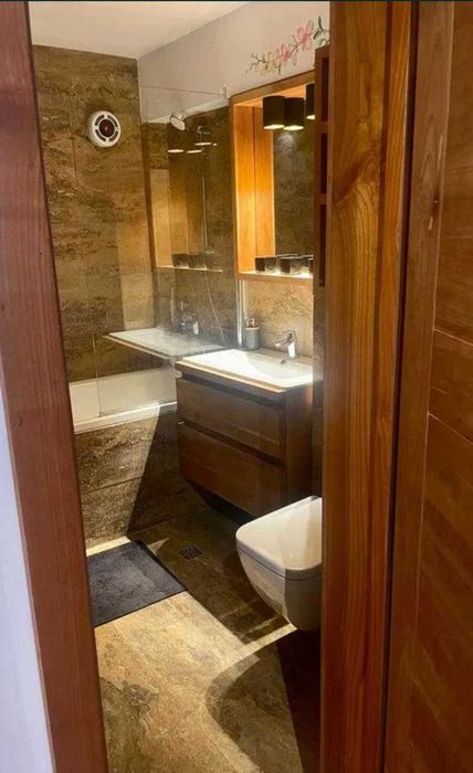 Vând apartament 3 camere decomandat ultracentral