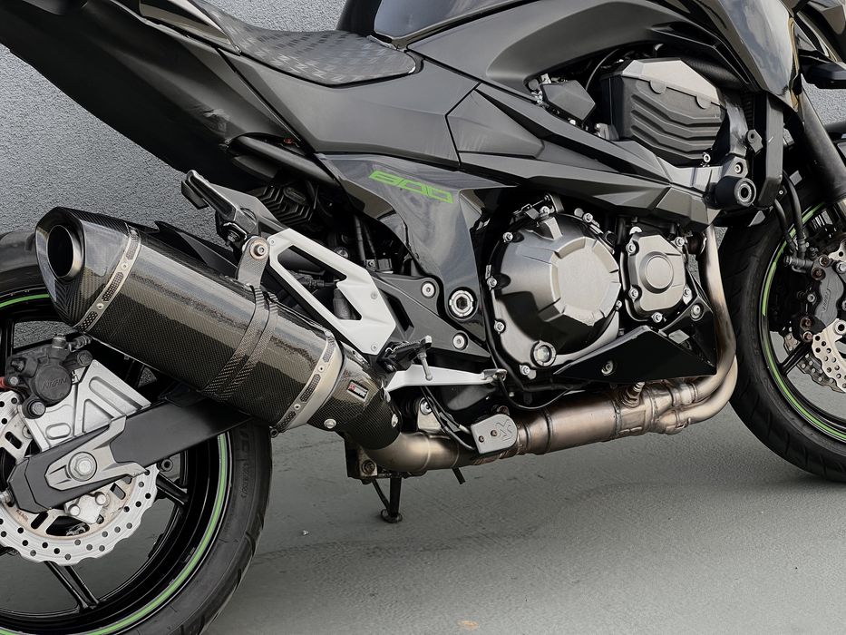 Kawasaki Z800.