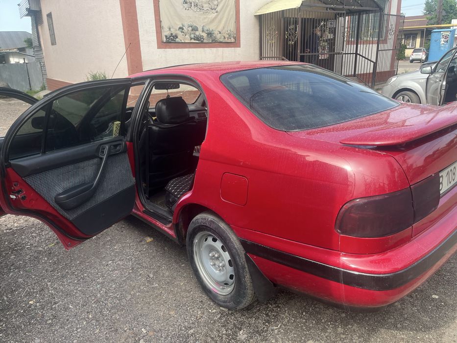 Продам машину тайота карина е 1996 год