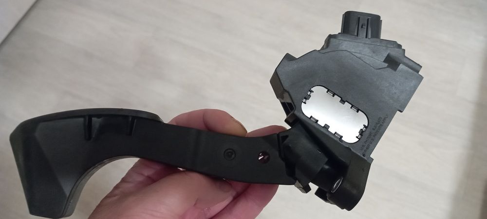 Педаль акселиратора, газа