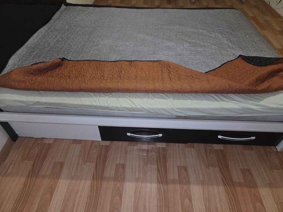 Продаю кровать 160*200