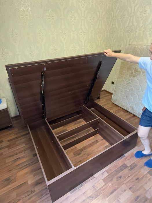 Спальный гарнитур