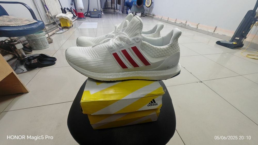 Продам кроссовки adidas ultra bust