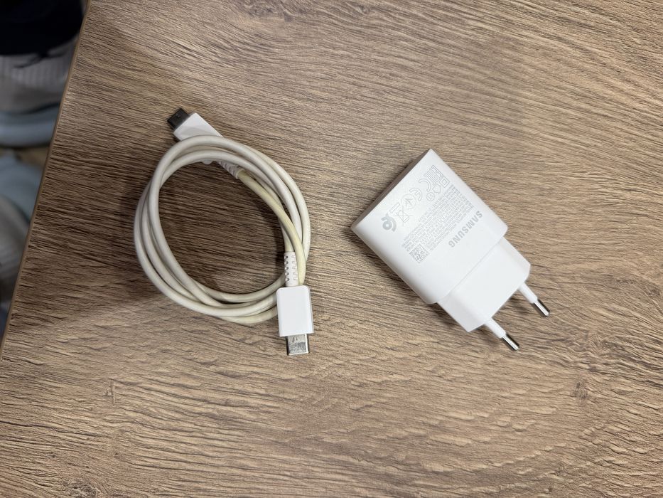 Телефон Samsung A34 5G + подарък адаптер и слушалки