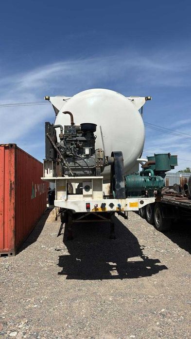 тягач с полуприцеп- цементовоз