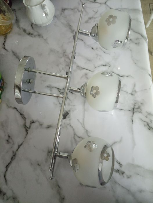 Продам люстру б/у