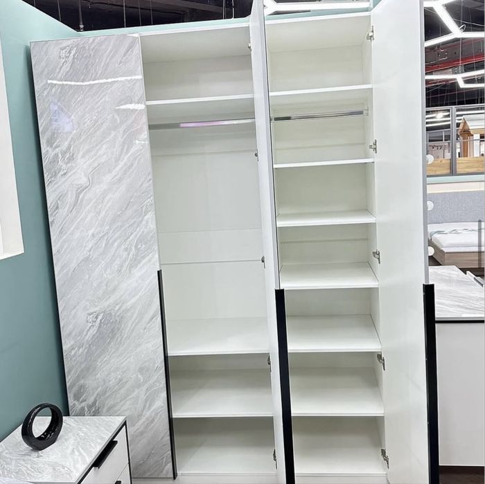 Продам шкаф с зерколом
