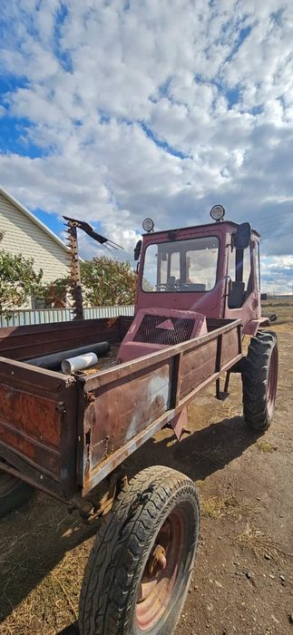 Трактор с кузовом Т-16