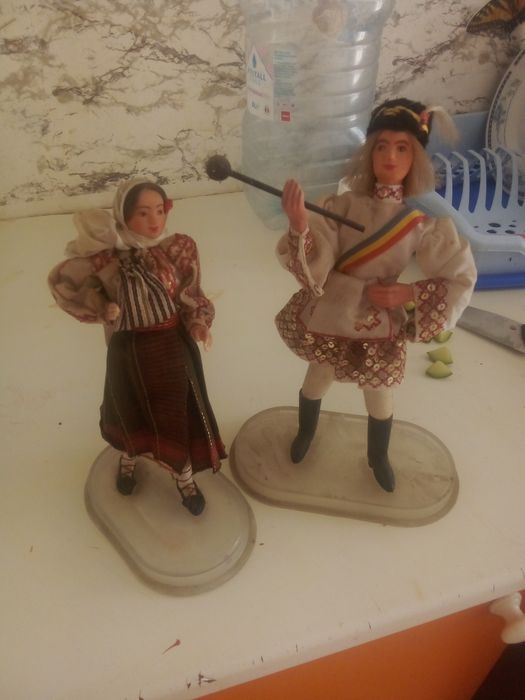 Vând 2 păpuși vechi