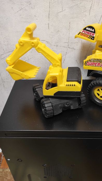 Машинки игрушечные