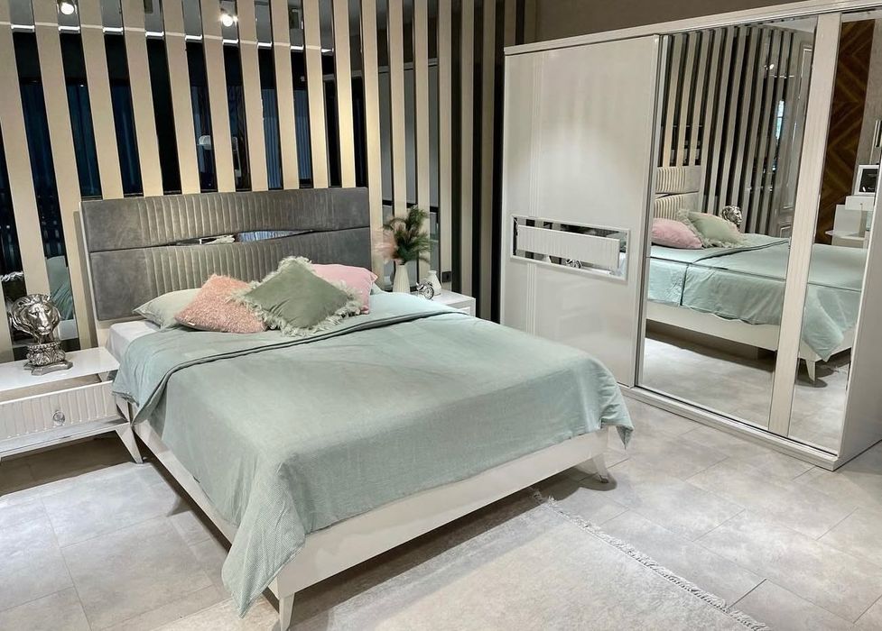 Продам спальный гарнитур