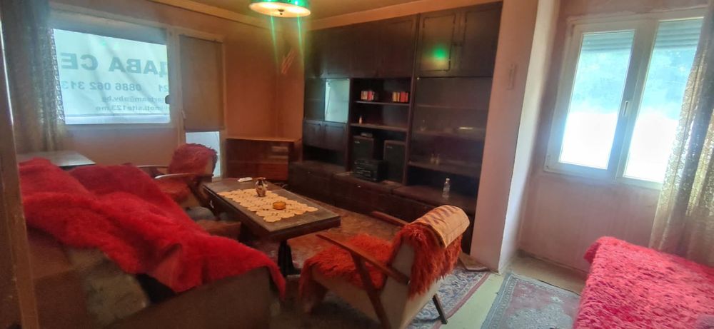 Продавам тристаен монолитен апартамент в Центъра на Асеновград