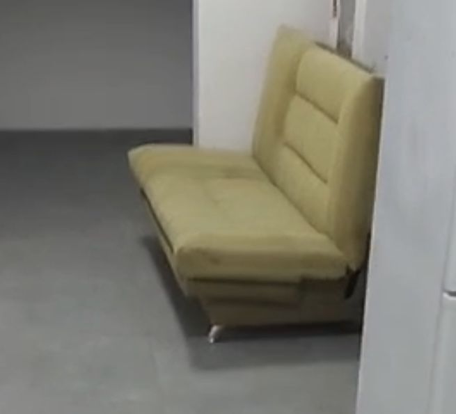 Маленький диван/ диванчик