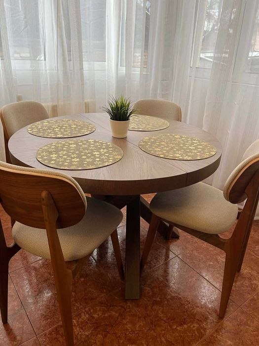 Модерни Масивни Тапицирани Столове