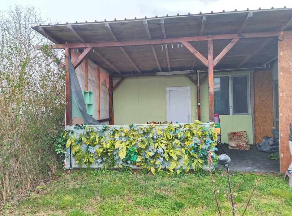 Дава под наем  озаведено бунгало до брега в Карияни-2500 евро/12 м.