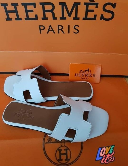 Papuci albi,diverse mărimi, import Italia, accesorii incluse