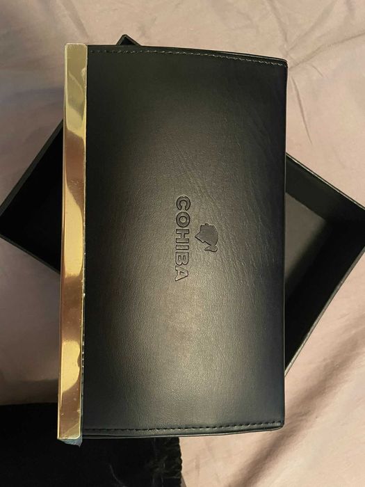 Cohiba  кутия за пури кедров преносим хумидор с кожено покритие кохиба
