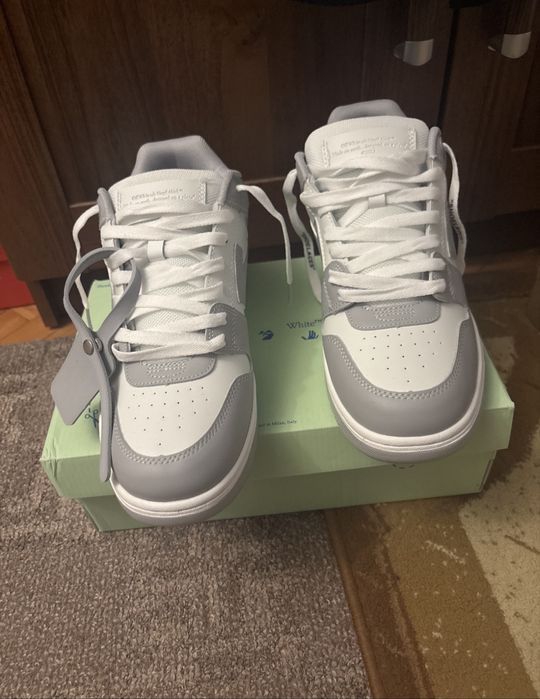 Off White Out of office