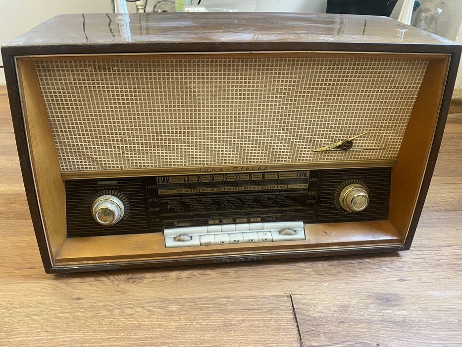 Radio Loewe Opta vechi
