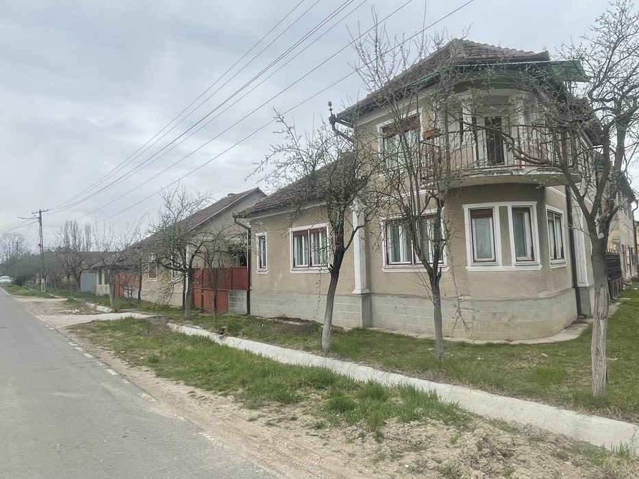 Casa de vanzare la drumul national, 2 pozitii, 2 CF-uri