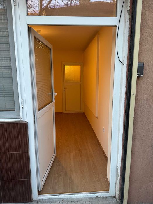 Дава се под наем Офис в Варна, Колхозен пазар - 24 кв.м за 204 € - Снимка #1