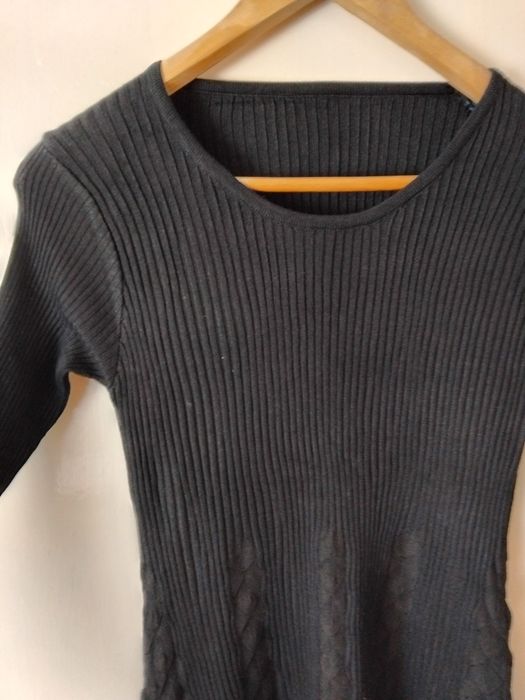 Rochie neagra pentru primăvară