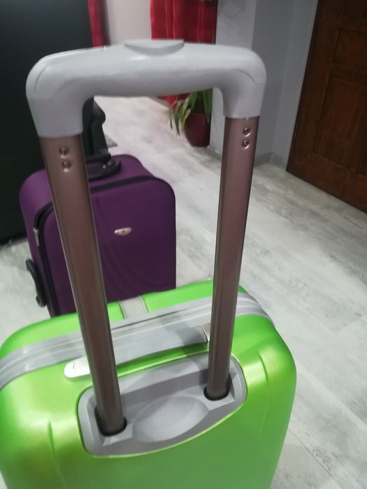 Куфар с четири колелца