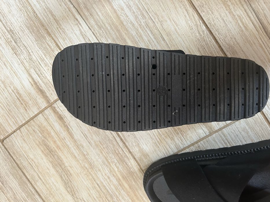 Дамски черни чехли