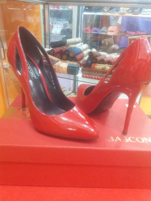 Продам или Обмен туфли Баскони