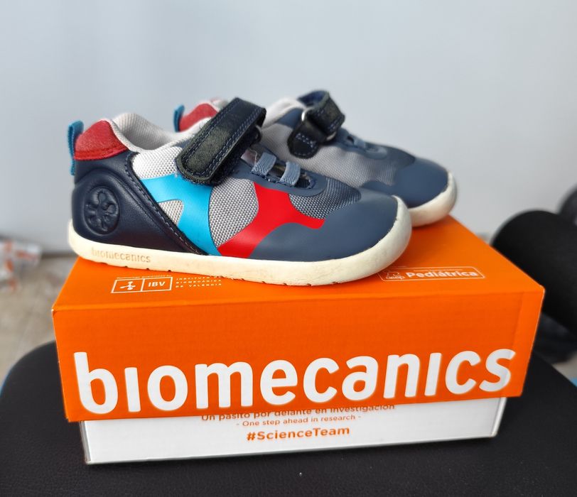 Adidași Biomecanics, sandale Geox și sandale Fila