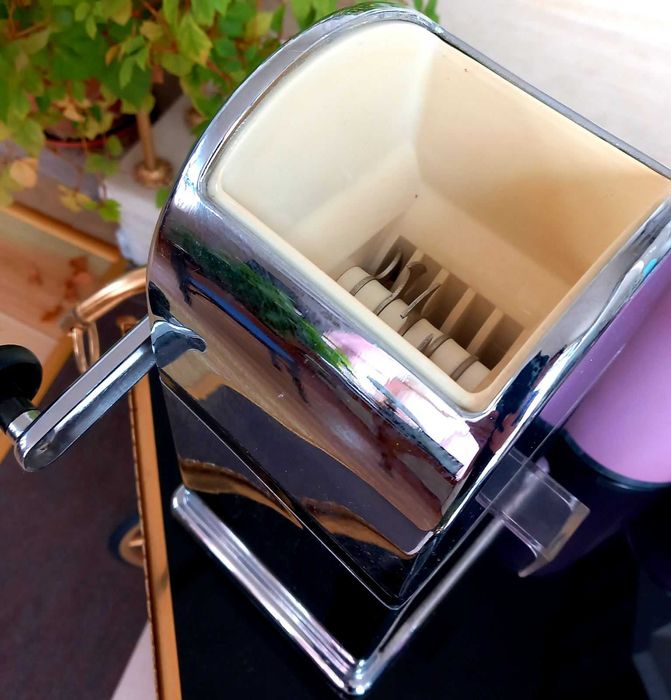 За бар/механа: трошач и съд за лед, стойка за вино, халби, шейкър