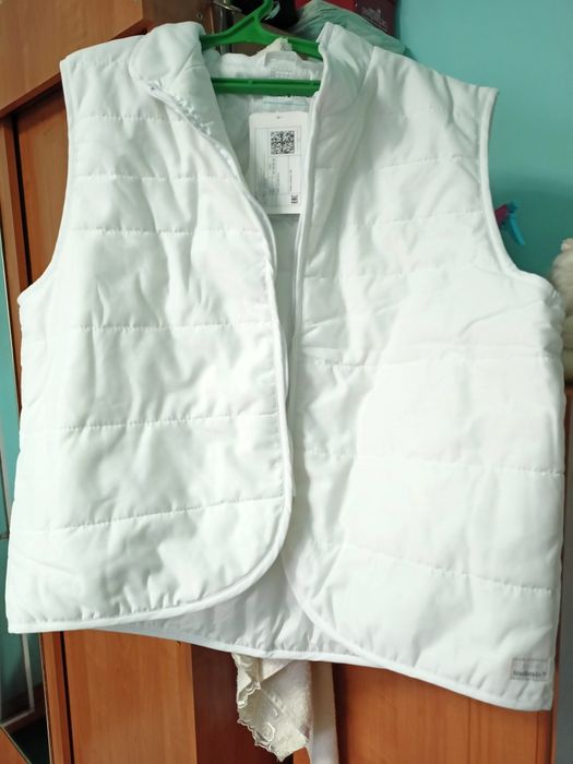 Продам жилет женский, новый . Размер 60-62.