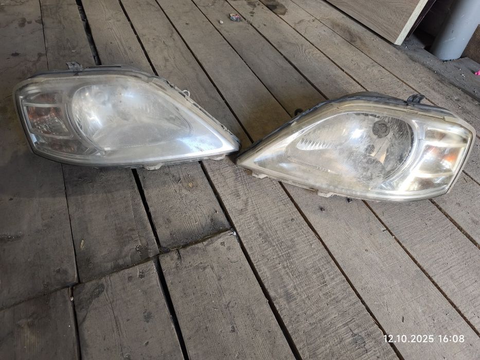 Продам два комплекта фар на лада Ларгус