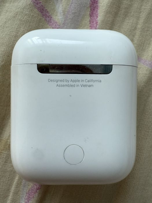 Продам кейс Airpods 2