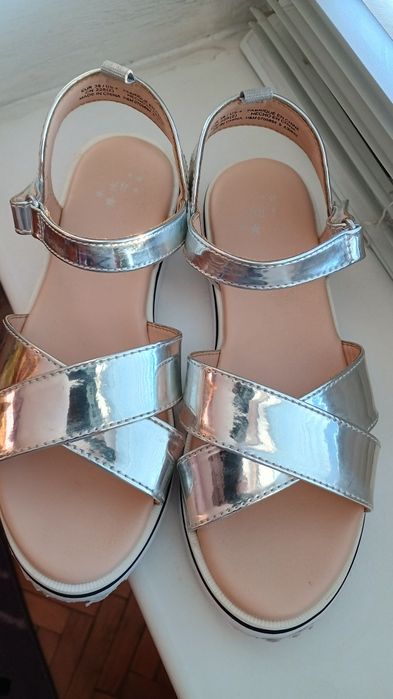 Сребристи сандали на H&M