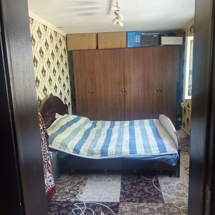Uy sotiladi Chirchiq shaxri oqqavoq 5 xona 2 sanuzeli bor